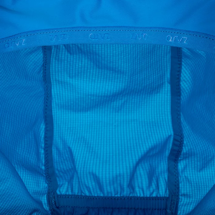 Ultraľahká dámska vetruodolná bunda.