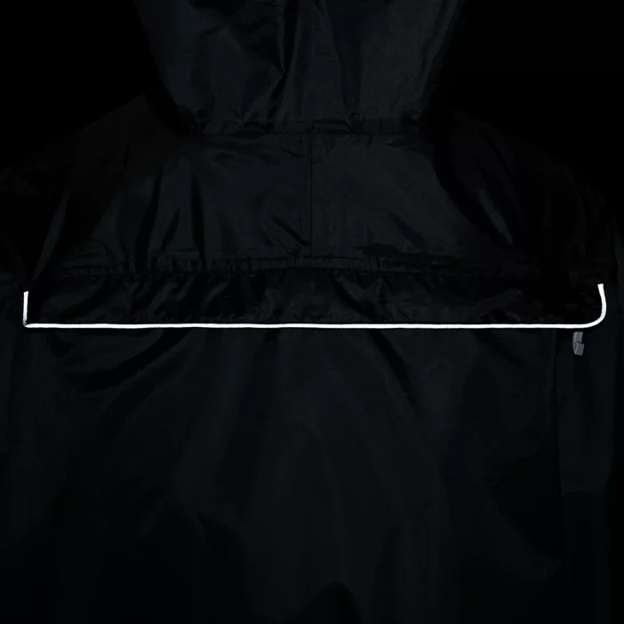 Ľahká a priestranná nepremokavá pláštenka.