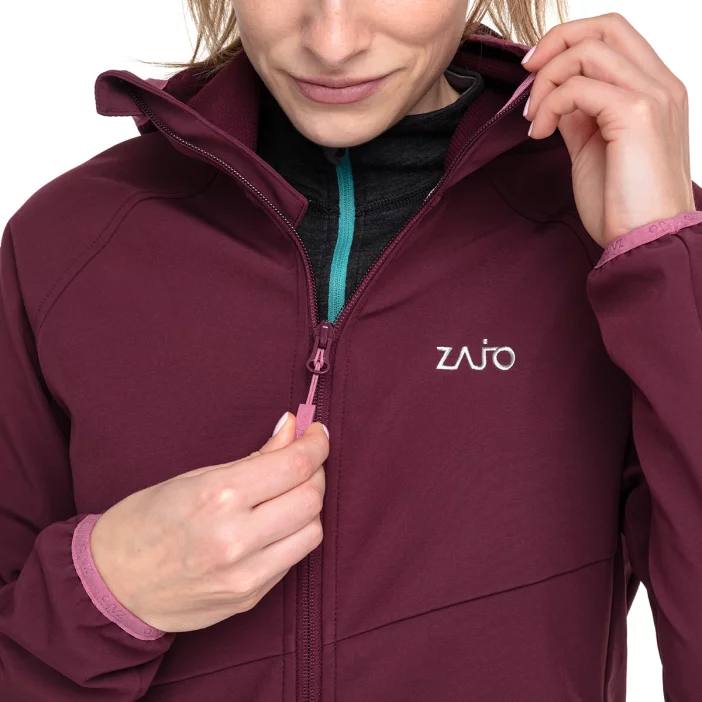 Ľahká a vetruodolná softshellová bunda.