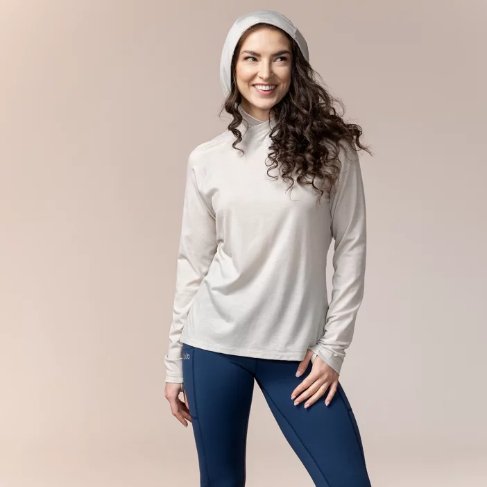 Voľná mikina z merino vlny so slučkami na palce a kapucňou