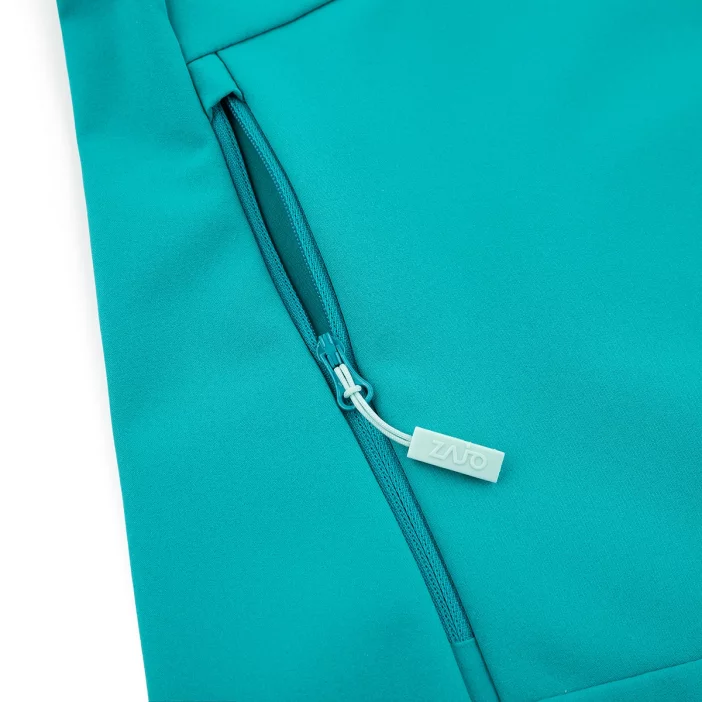 Ľahká a vetruodolná softshellová bunda.