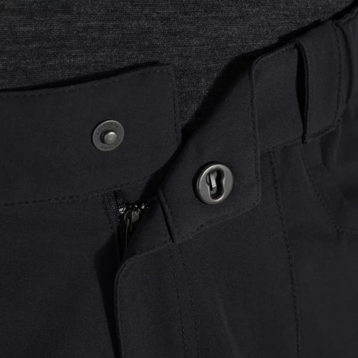 Odolné turistické šortky.