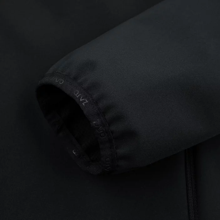 Ľahká a vetruodolná softshellová bunda.