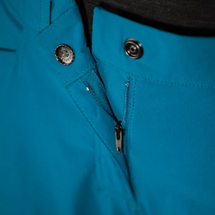 Odolné dámske turistické nohavice prispôsobiteľné na šortky.