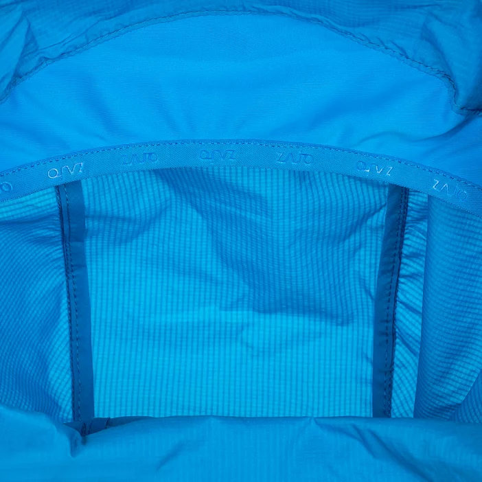 Ultraľahká pánska vetruodolná bunda.