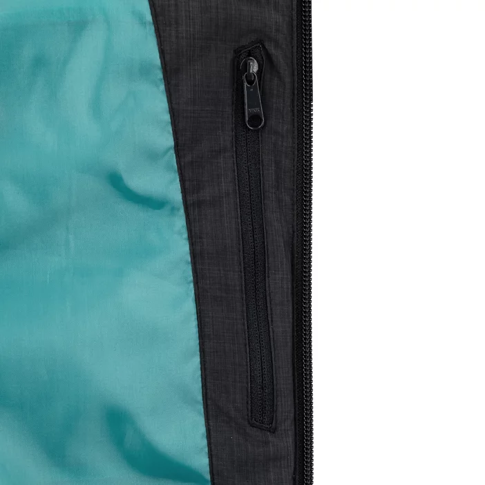 Nepremokavá bunda s priedušnými vlastnosťami.