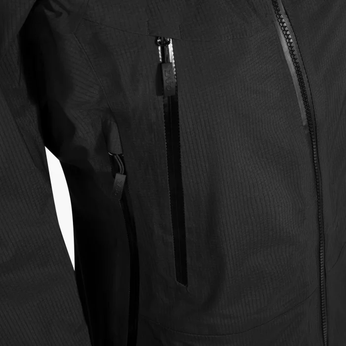 Nepremokavá hardshellová bunda s priedušnou membránou.