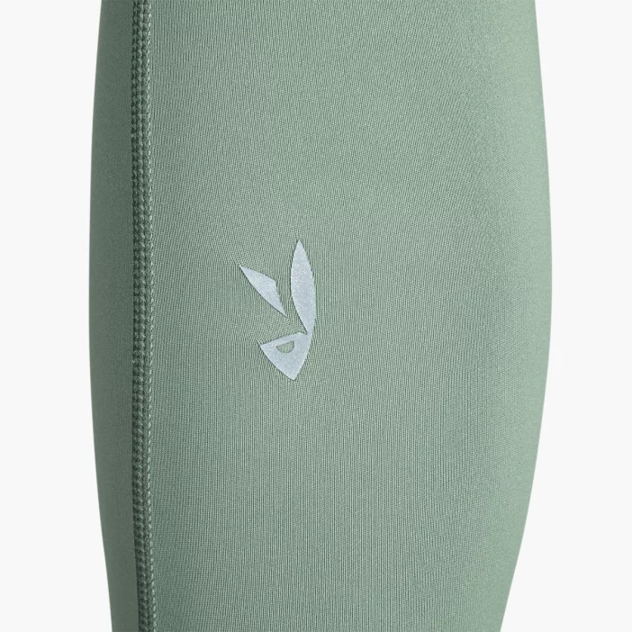 Ľahké dámske legíny so 7/8 dĺžkou pre aktívny pohyb.