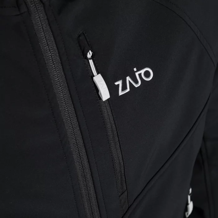 Zateplená a vetruodolná pánska softshellová bunda.