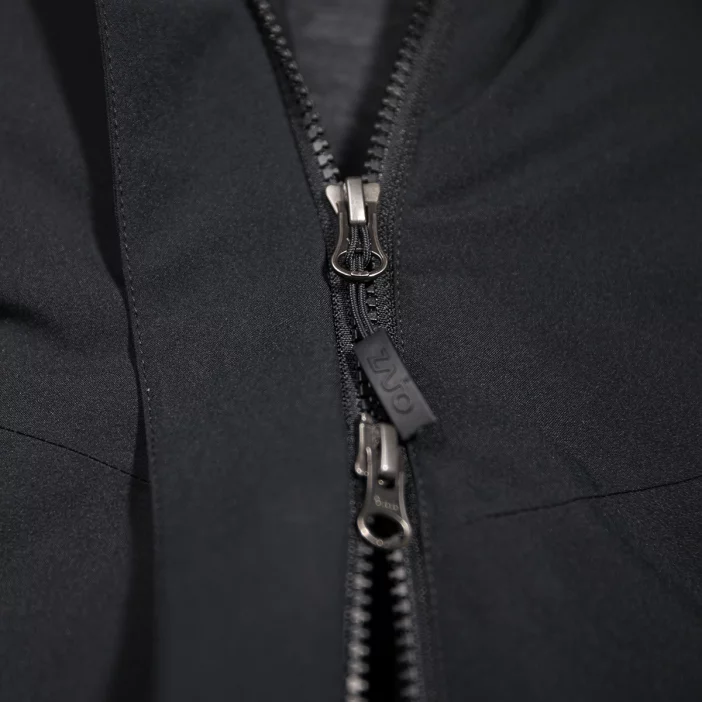 Zateplená a nepremokavá dámska parka.