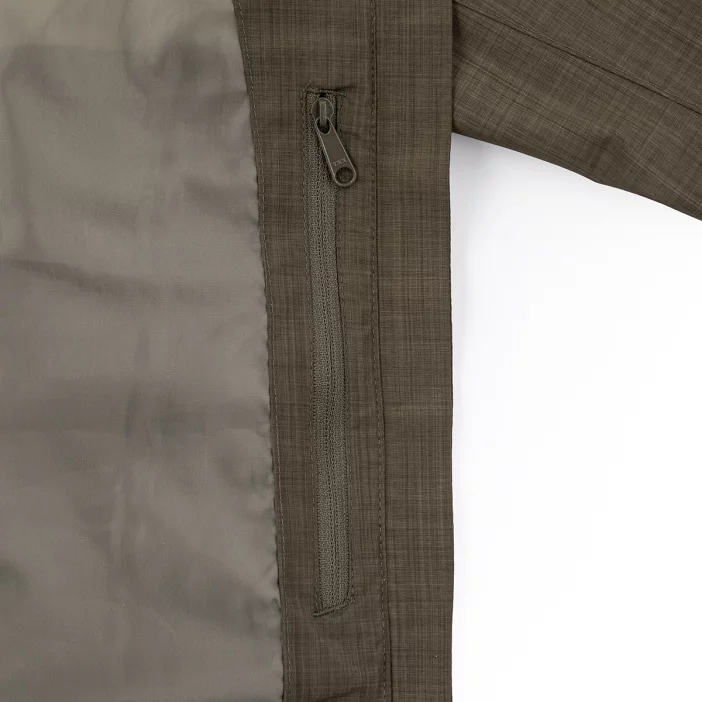 Nepremokavá bunda s priedušnými vlastnosťami.