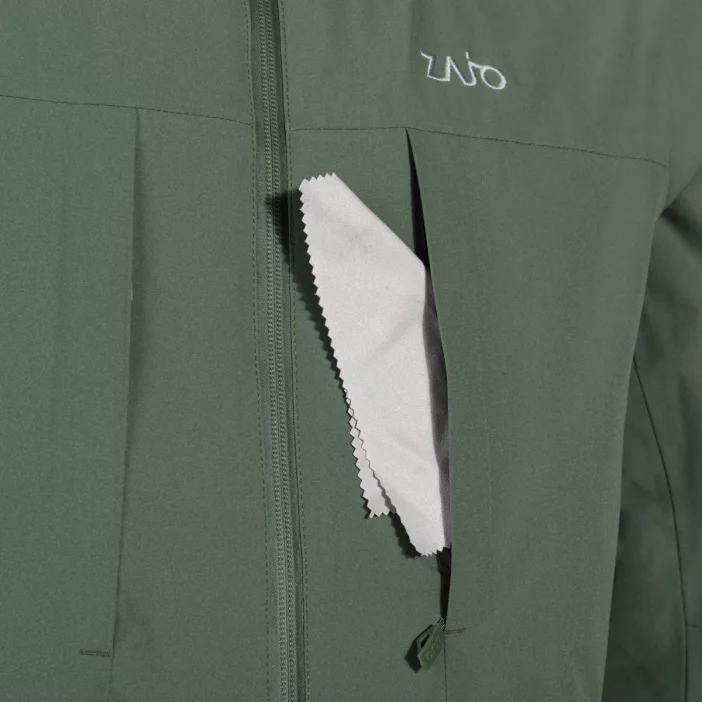 Odolná a nepremokavá lyžiarska bunda.