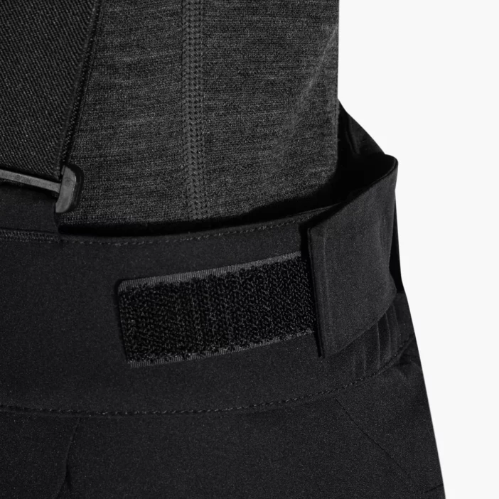 Odolné a nepremokavé lyžiarske nohavice.