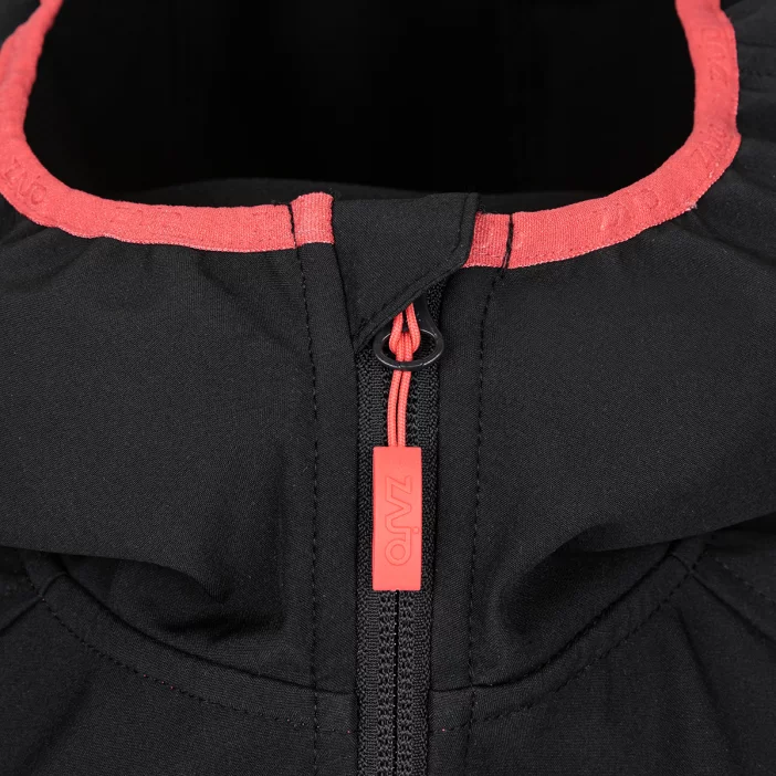 Ľahká a vetruodolná softshellová bunda