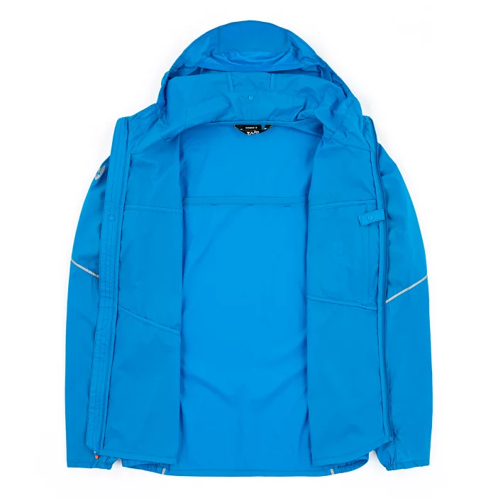 Ultraľahká dámska vetruodolná bunda.