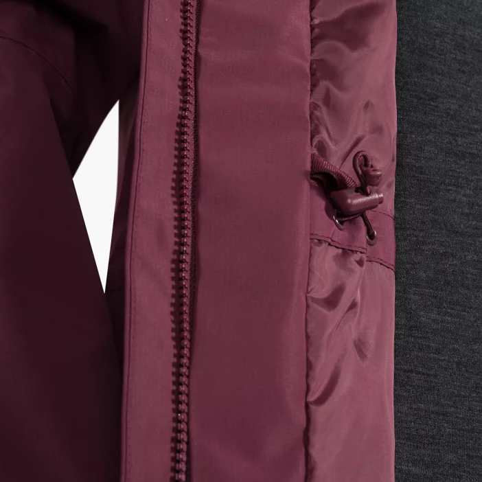 Ľahký a nepremokavý dámsky plášť.