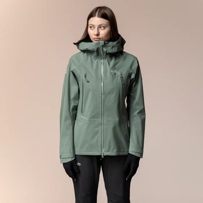 Nepremokavá hardshellová bunda s priedušnou membránou.