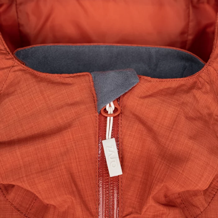 Nepremokavá bunda s priedušnými vlastnosťami.