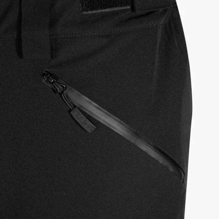 Odolné a nepremokavé lyžiarske nohavice.