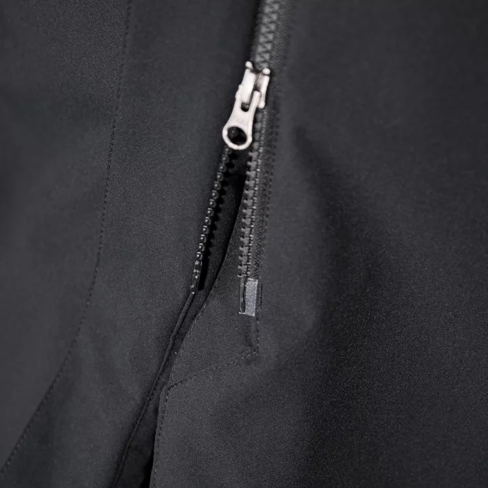 Zateplená a nepremokavá dámska parka.