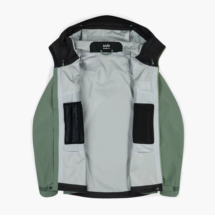 Nepremokavá hardshellová bunda s priedušnou membránou.