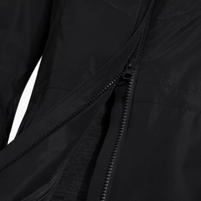 Ľahký a nepremokavý dámsky plášť.