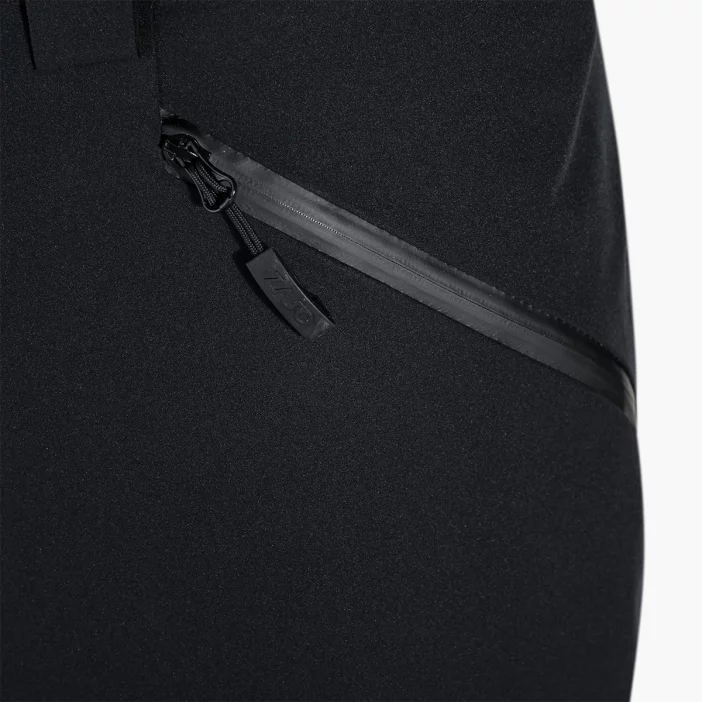 Odolné a nepremokavé lyžiarske nohavice.