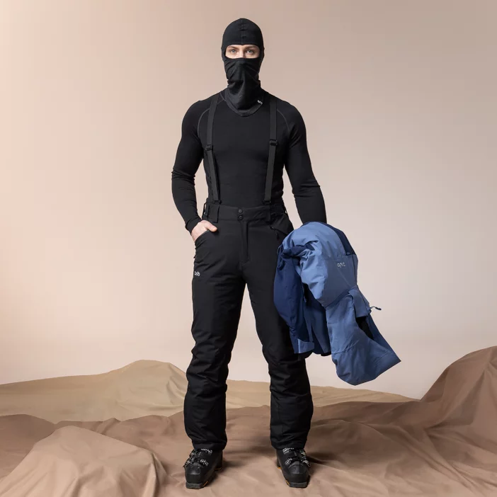 Odolné a nepremokavé lyžiarske nohavice.