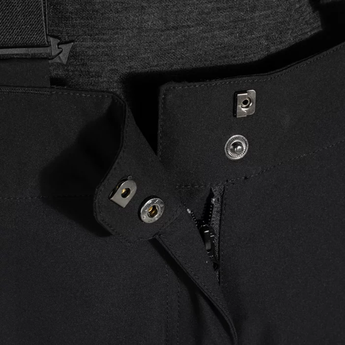 Odolné a nepremokavé lyžiarske nohavice.