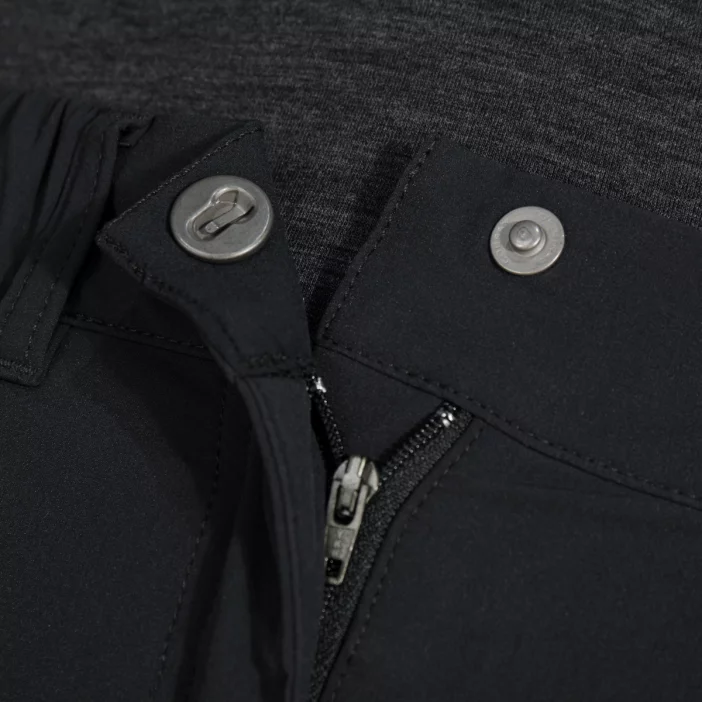 Odolné softshellové turistické nohavice.
