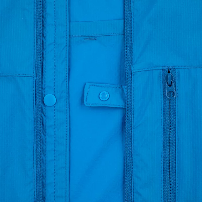 Ultraľahká dámska vetruodolná bunda.