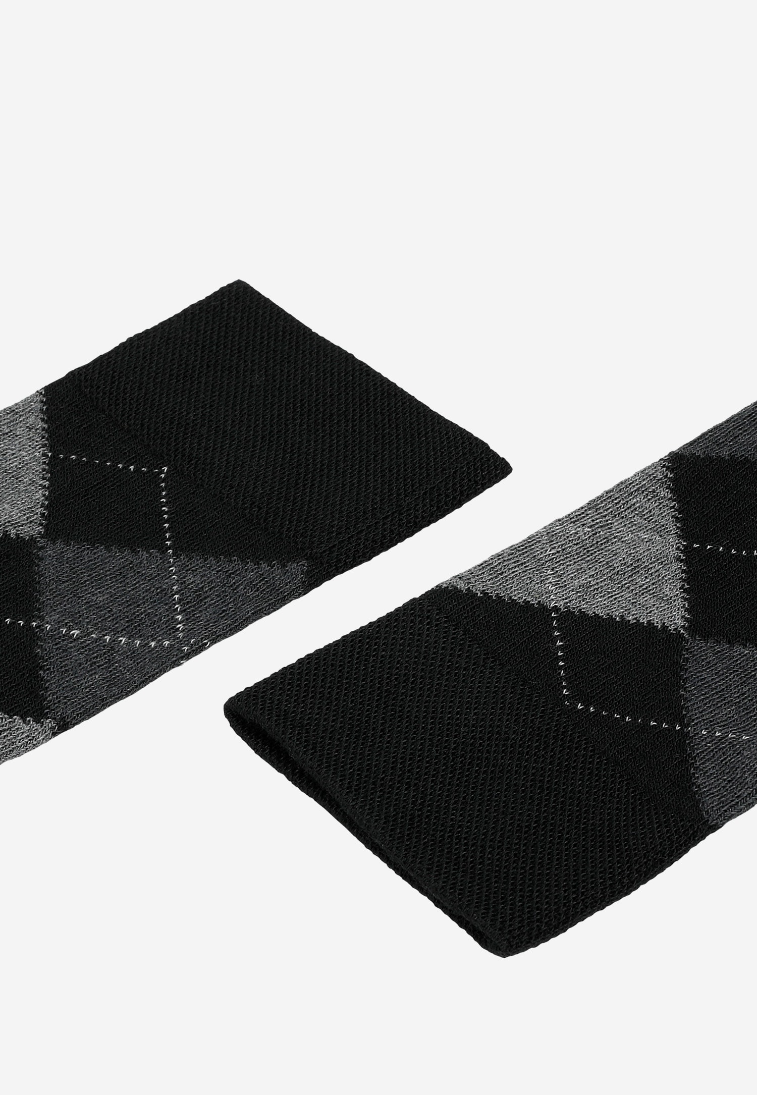 Czarne eleganckie skarpety w popielate romby