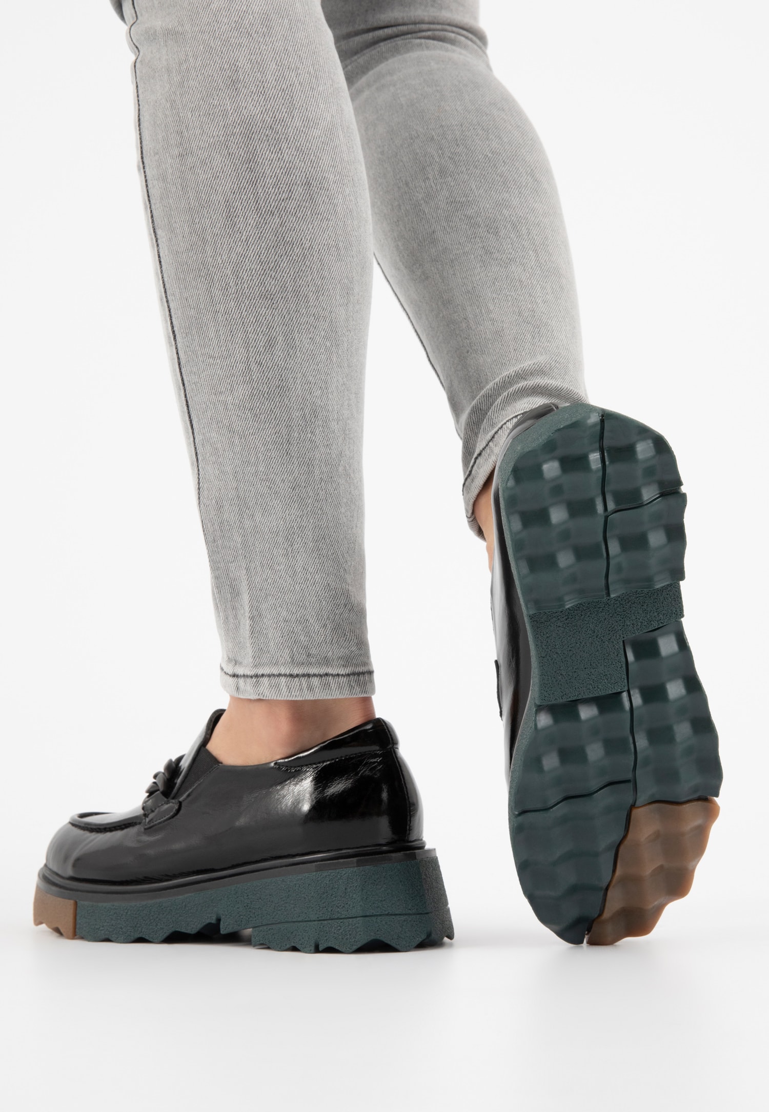 Oryginalne czarne mokasyny damskie z kolorową podeszwą