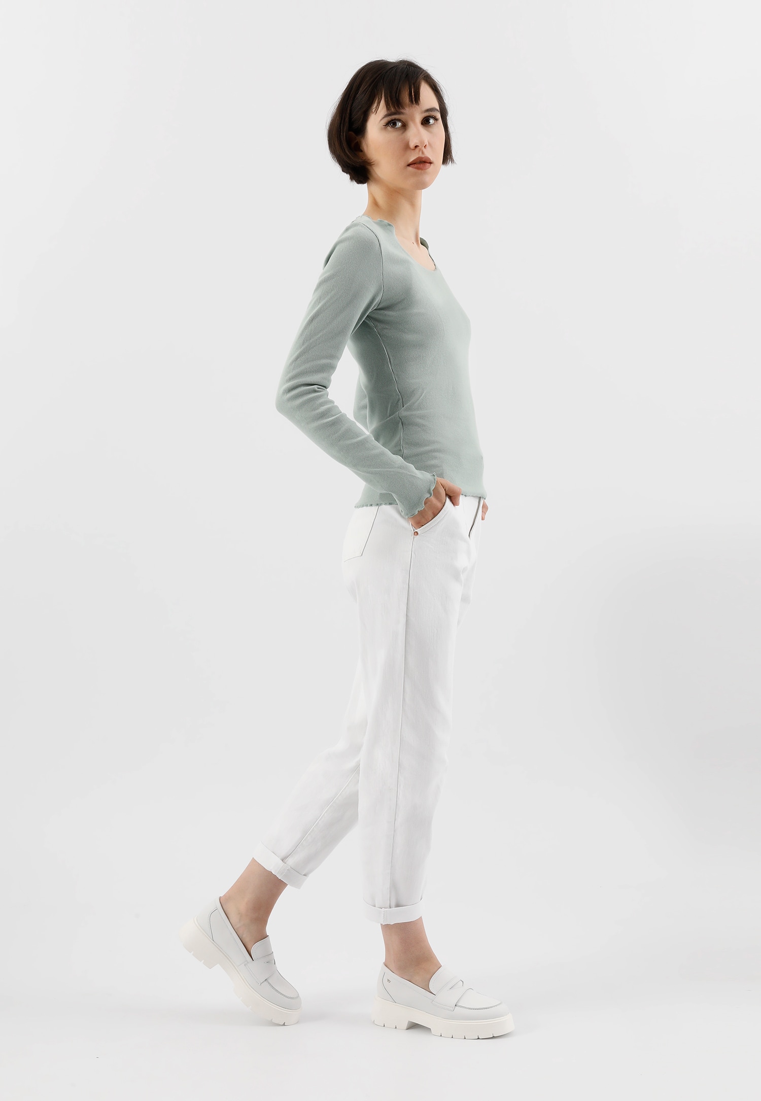 Białe mokasyny damskie z lekką podeszwą