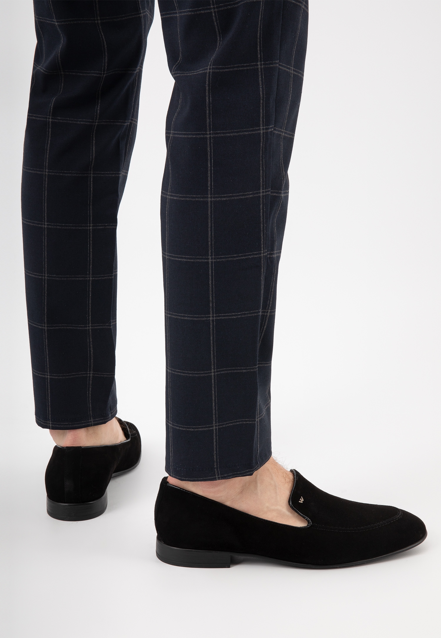 Czarne loafersy męskie z weluru