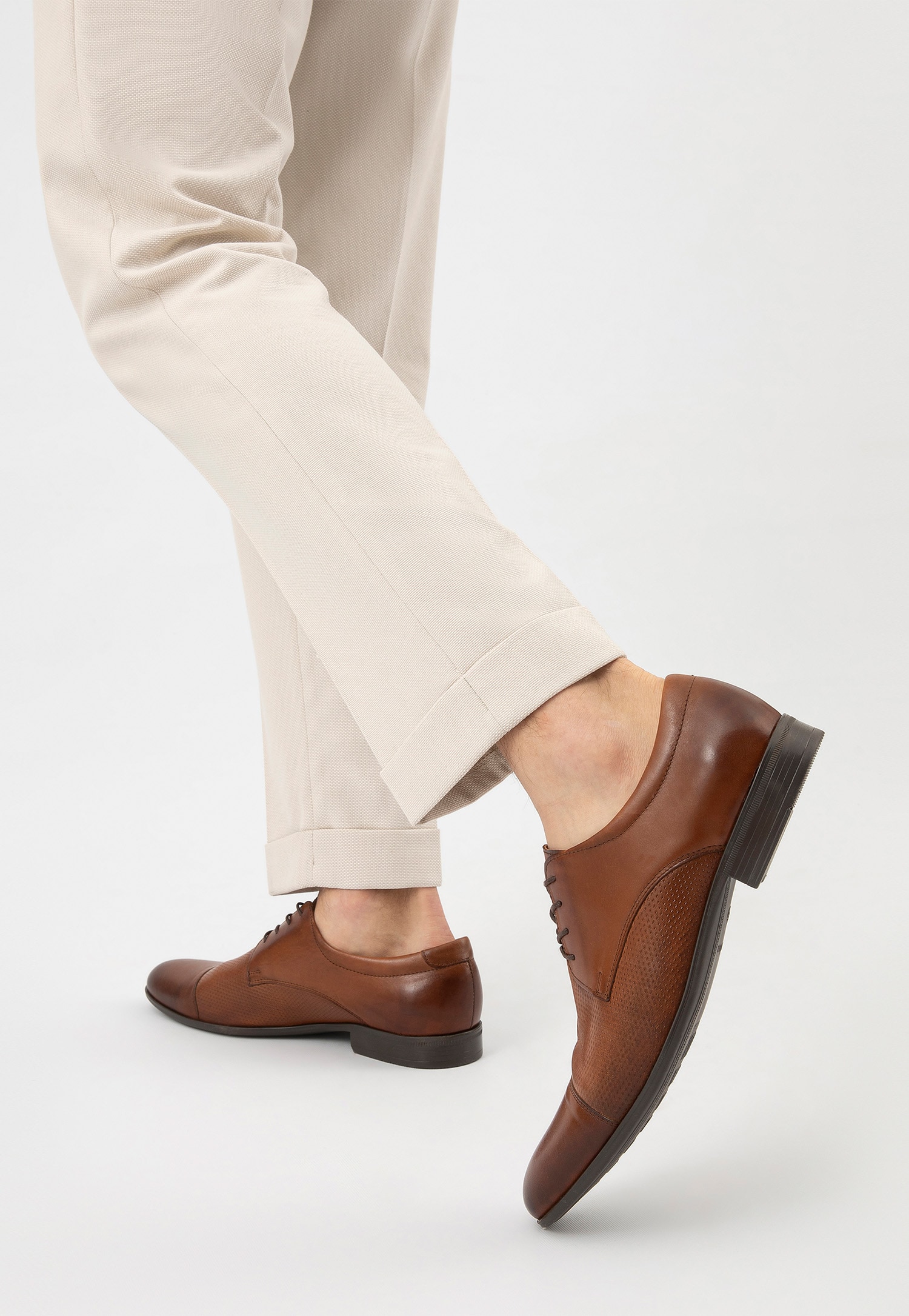 Czarne eleganckie półbuty męskie ze skóry licowej