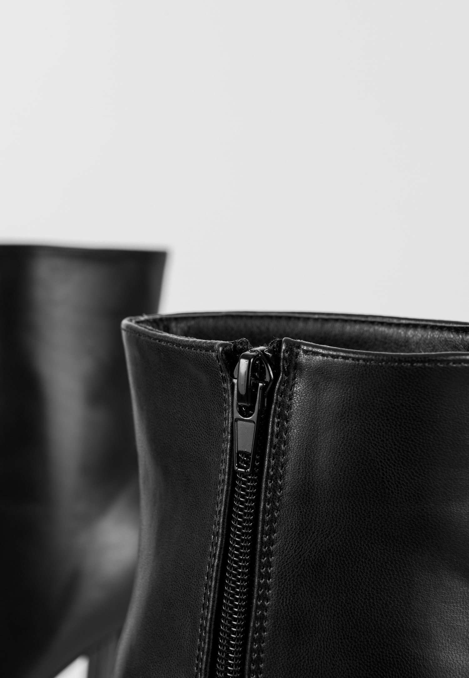 WJS czarne botki damskie na wysokim obcasie