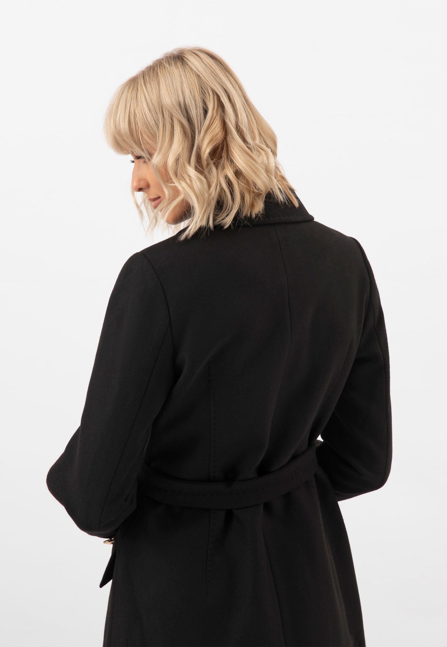 RELAKS czarny płaszcz damski ze złotymi guzikami