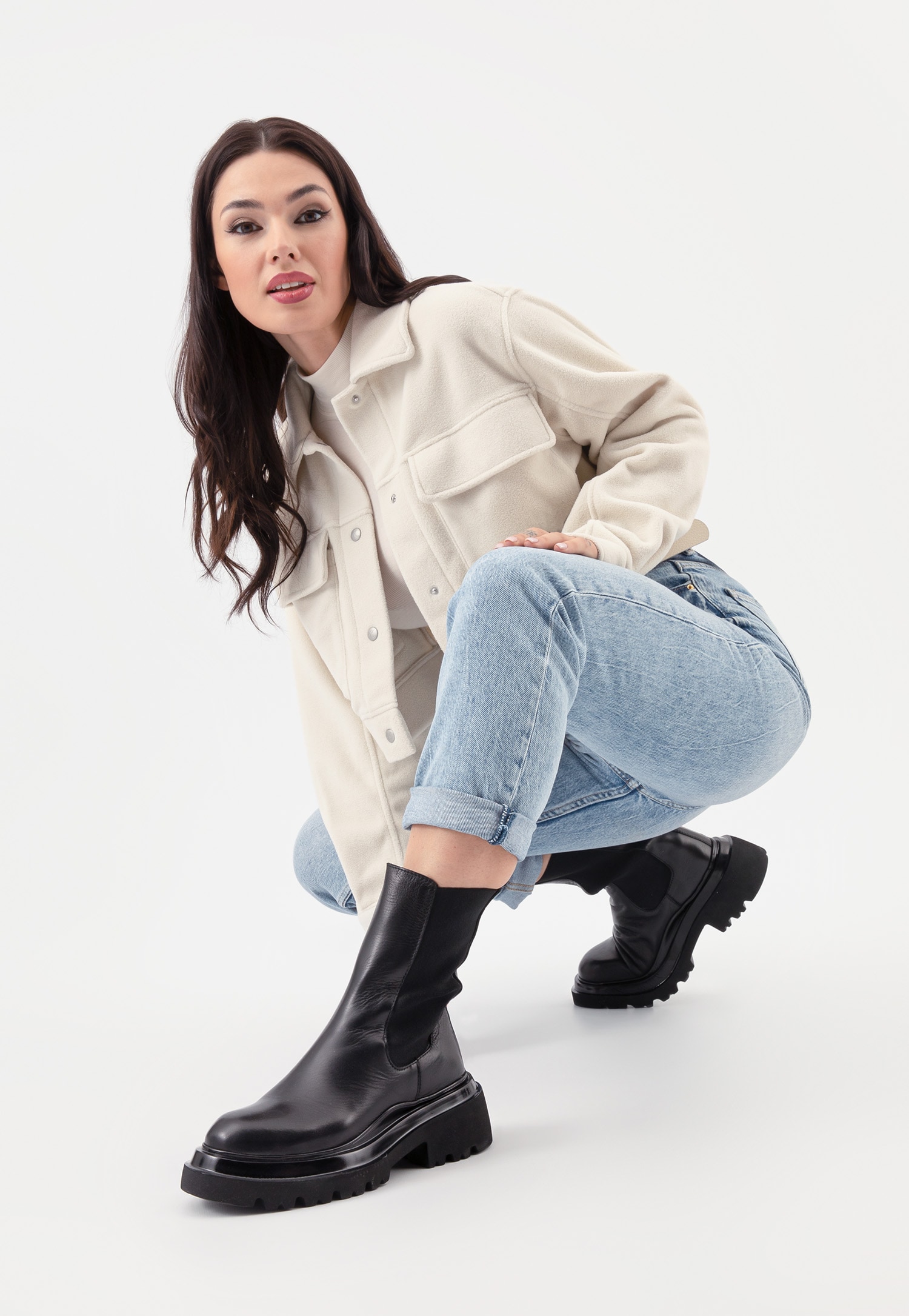 Czarne wysokie botki damskie z lakierowaną wstawką