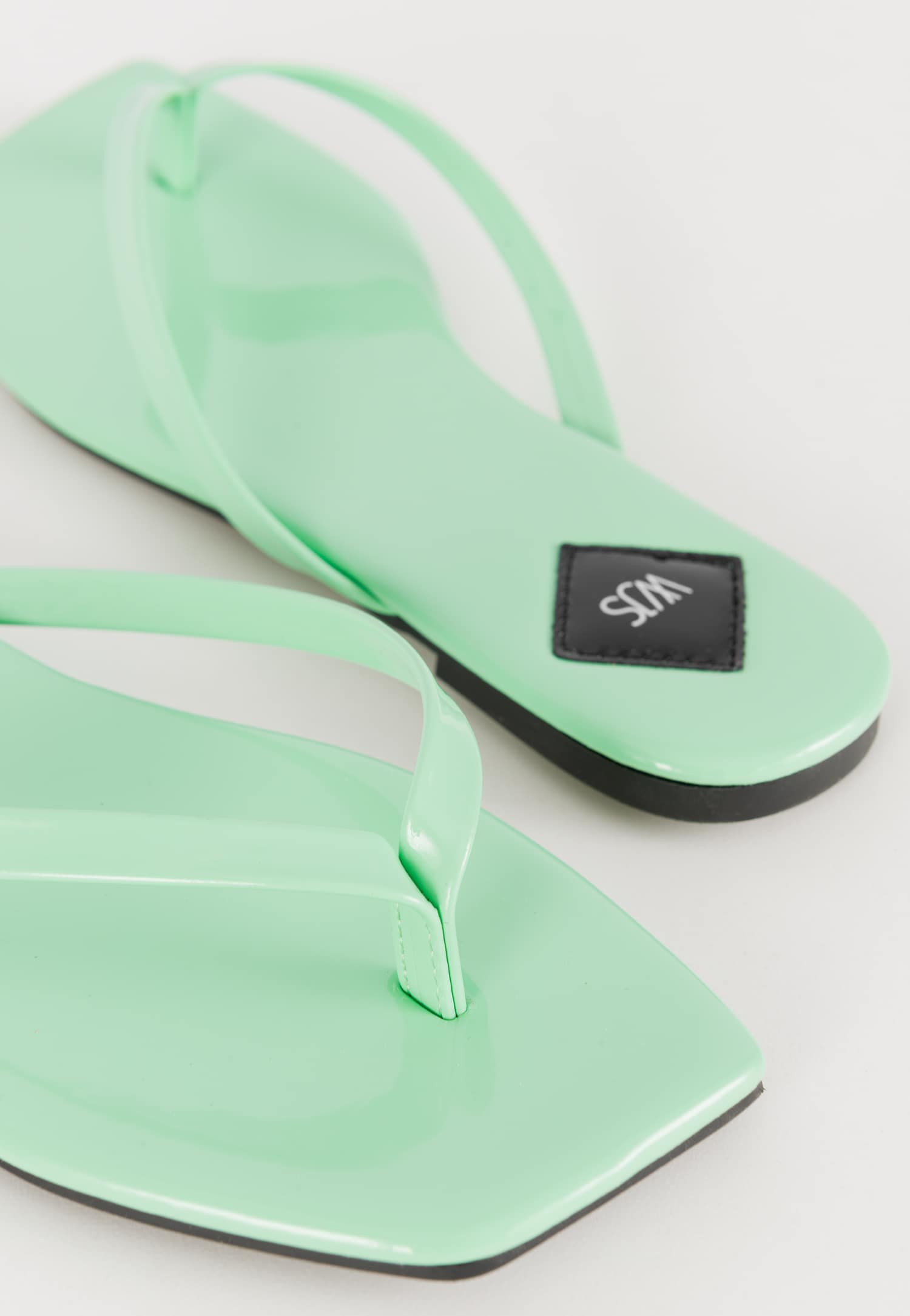 Płaskie japonki damskie w kolorze miętowym