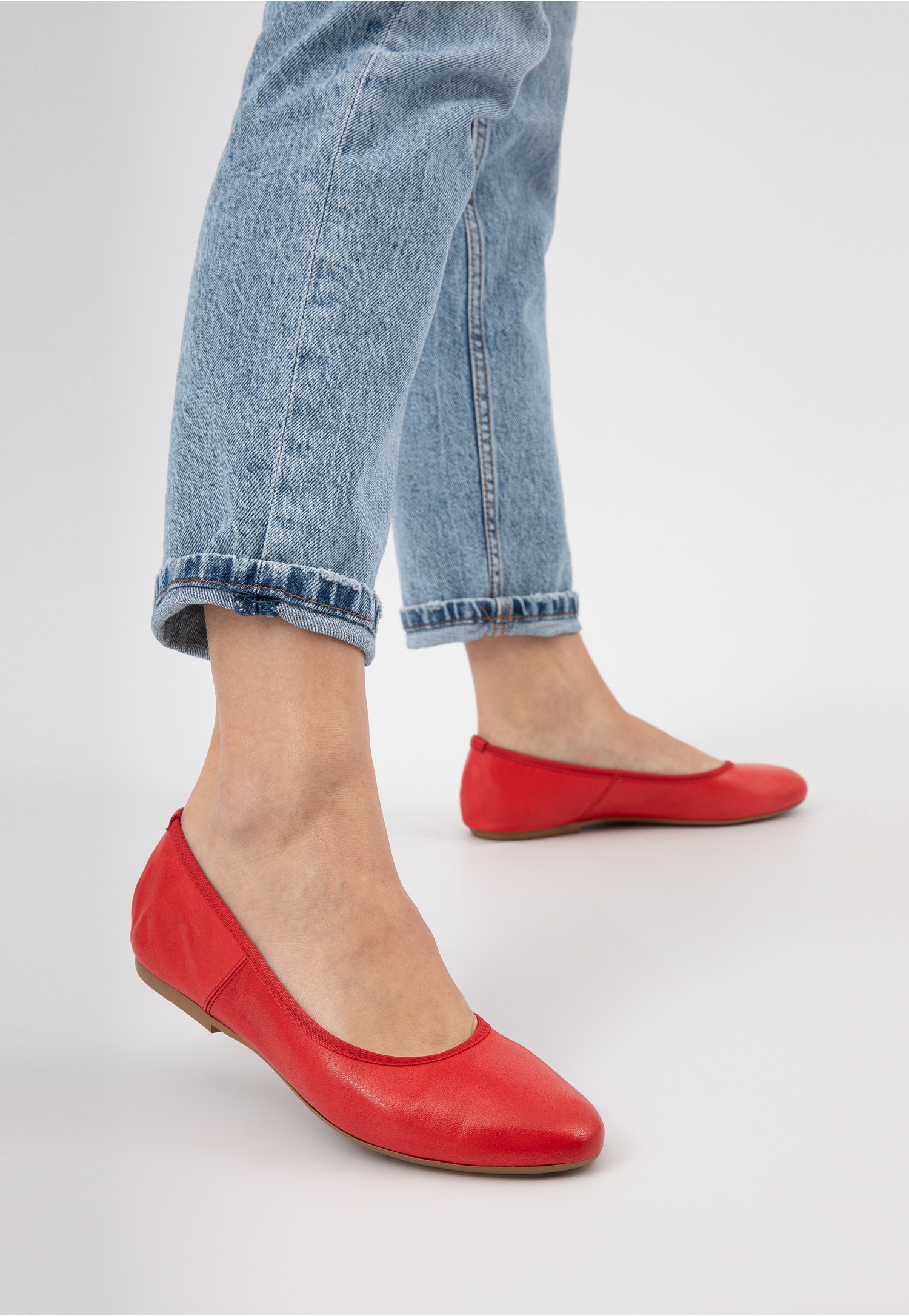 Czarne skórzane baleriny damskie z linii Comfort