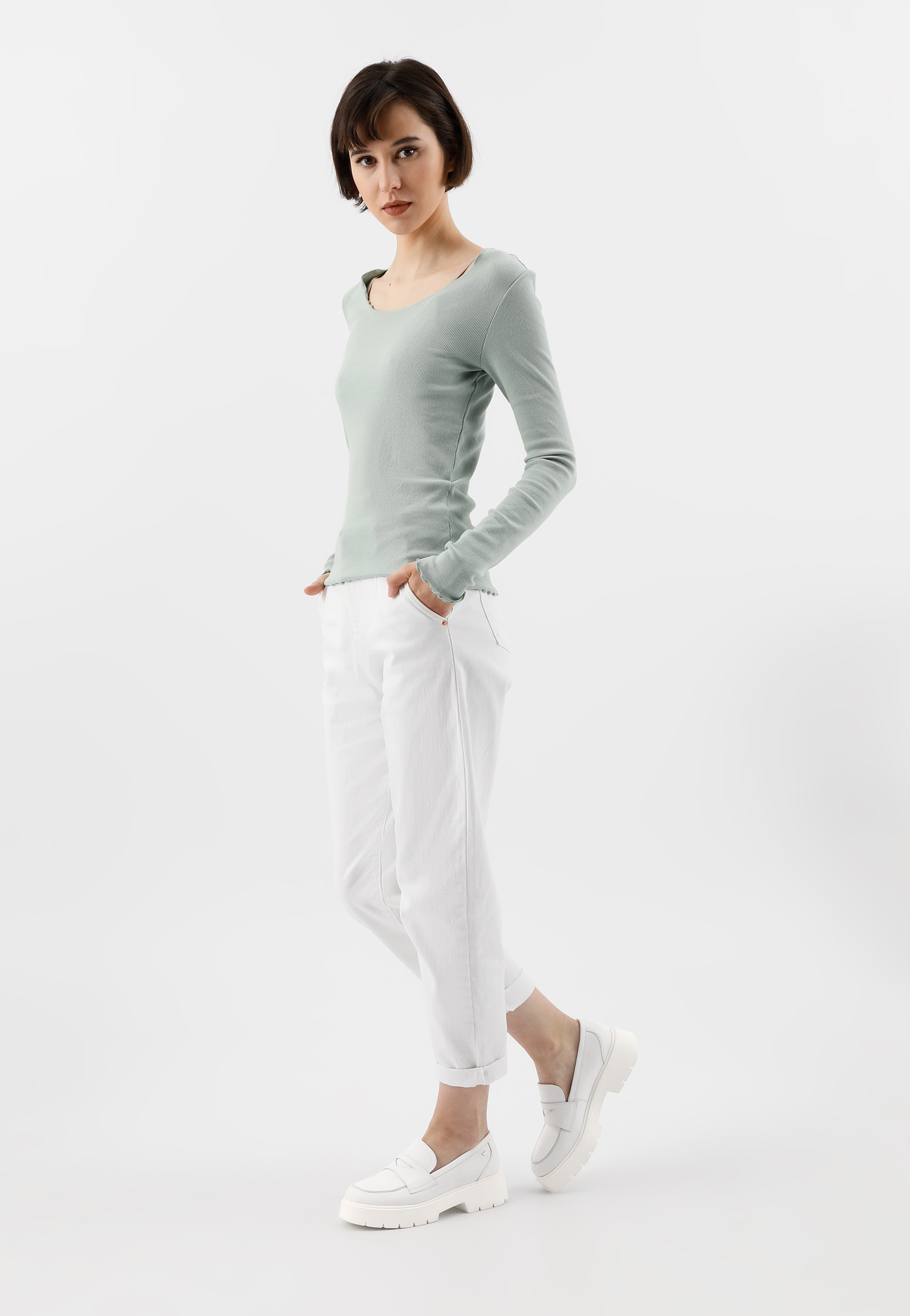 Białe mokasyny damskie z lekką podeszwą