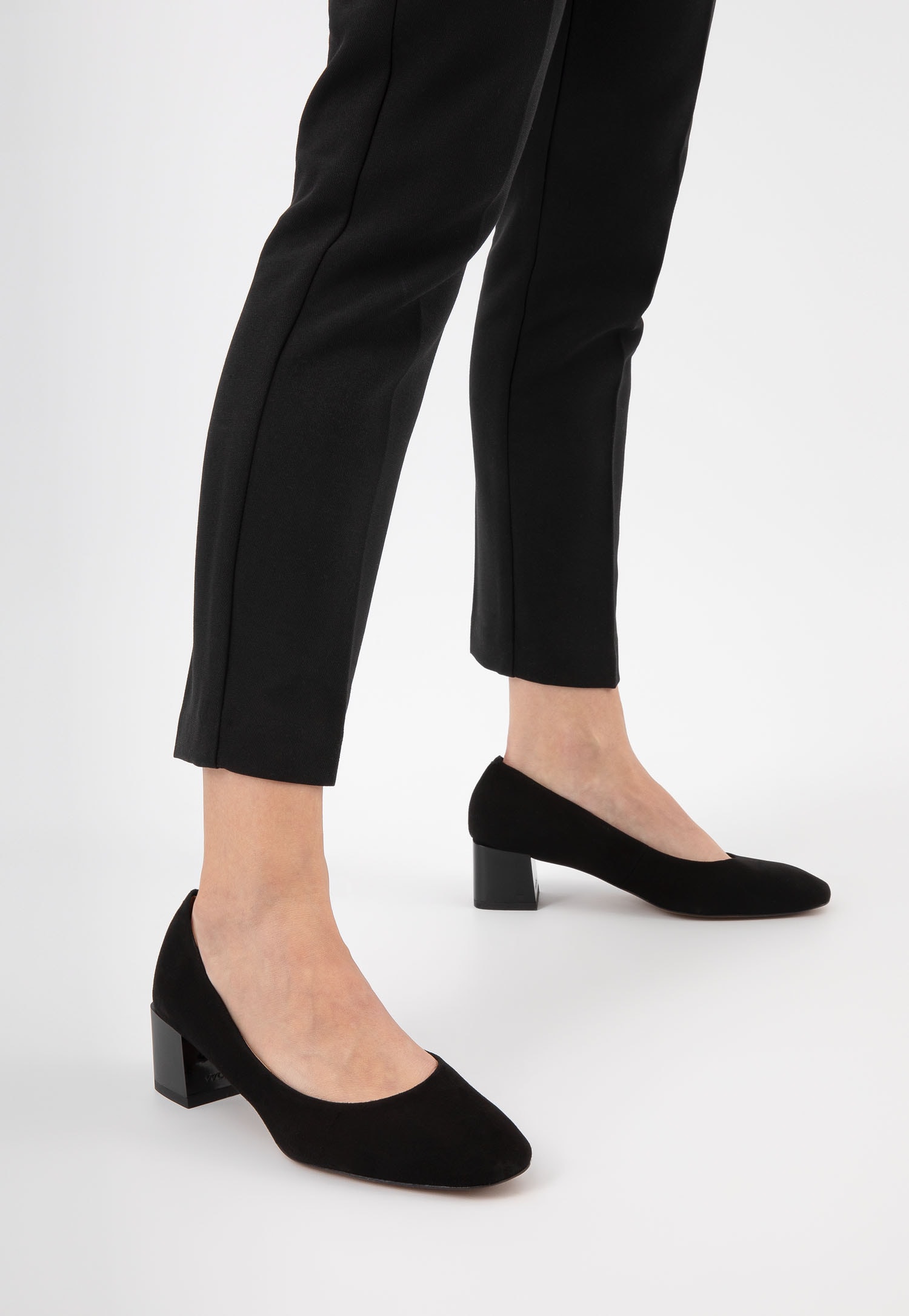 Szykowne welurowe czółenka damskie w kolorze czarnym