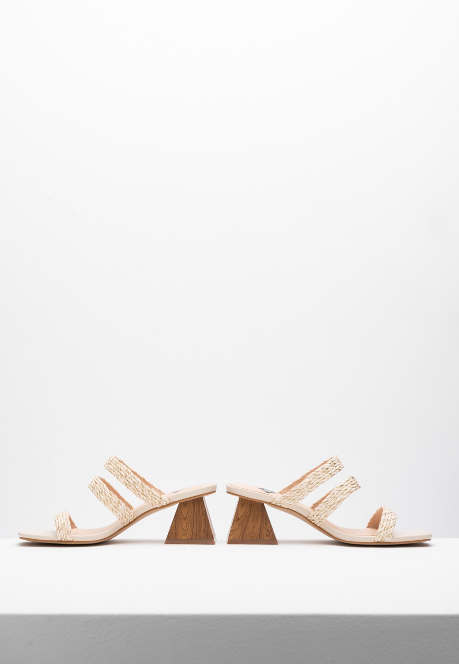 WJS czarne eleganckie klapki damskie na obcasie