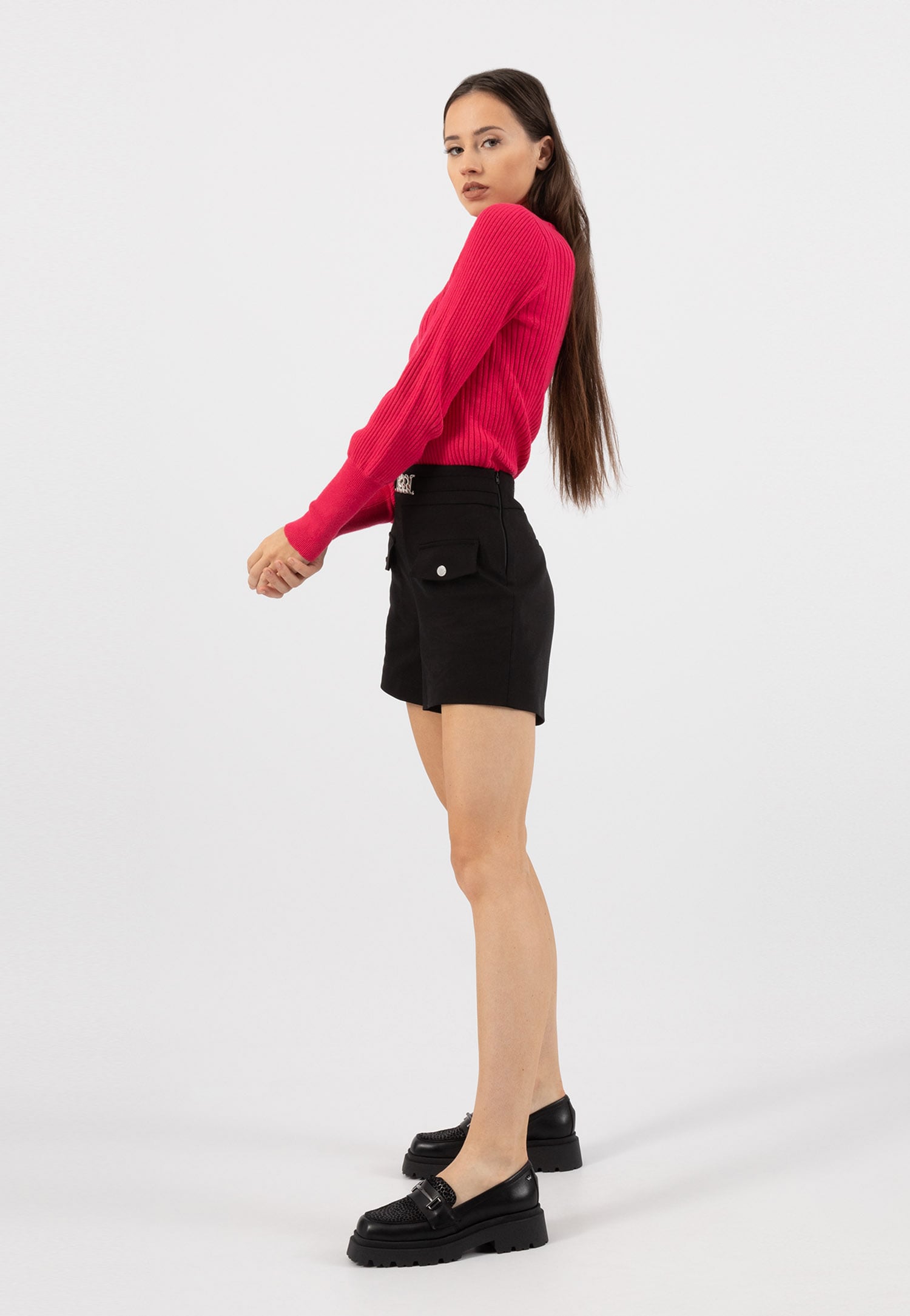 Czarne damskie mokasyny horsebit z ozdobnym motywem w cętki