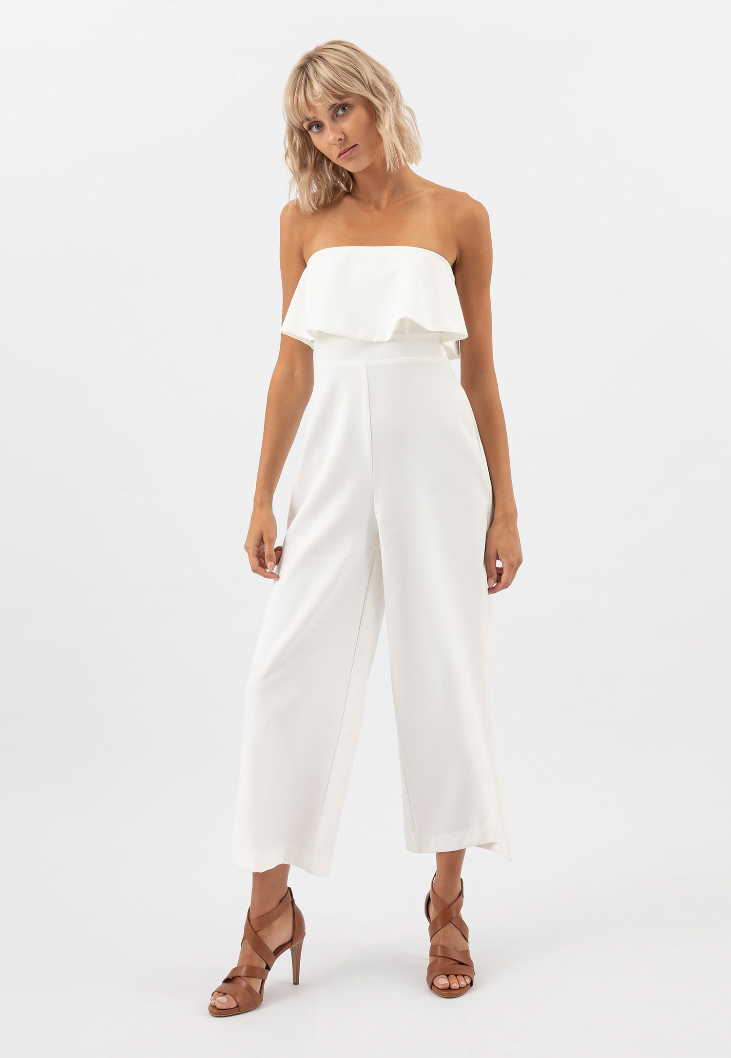 Oryginalne beżowe sandały na szpilce ze srebrnymi przetarciami