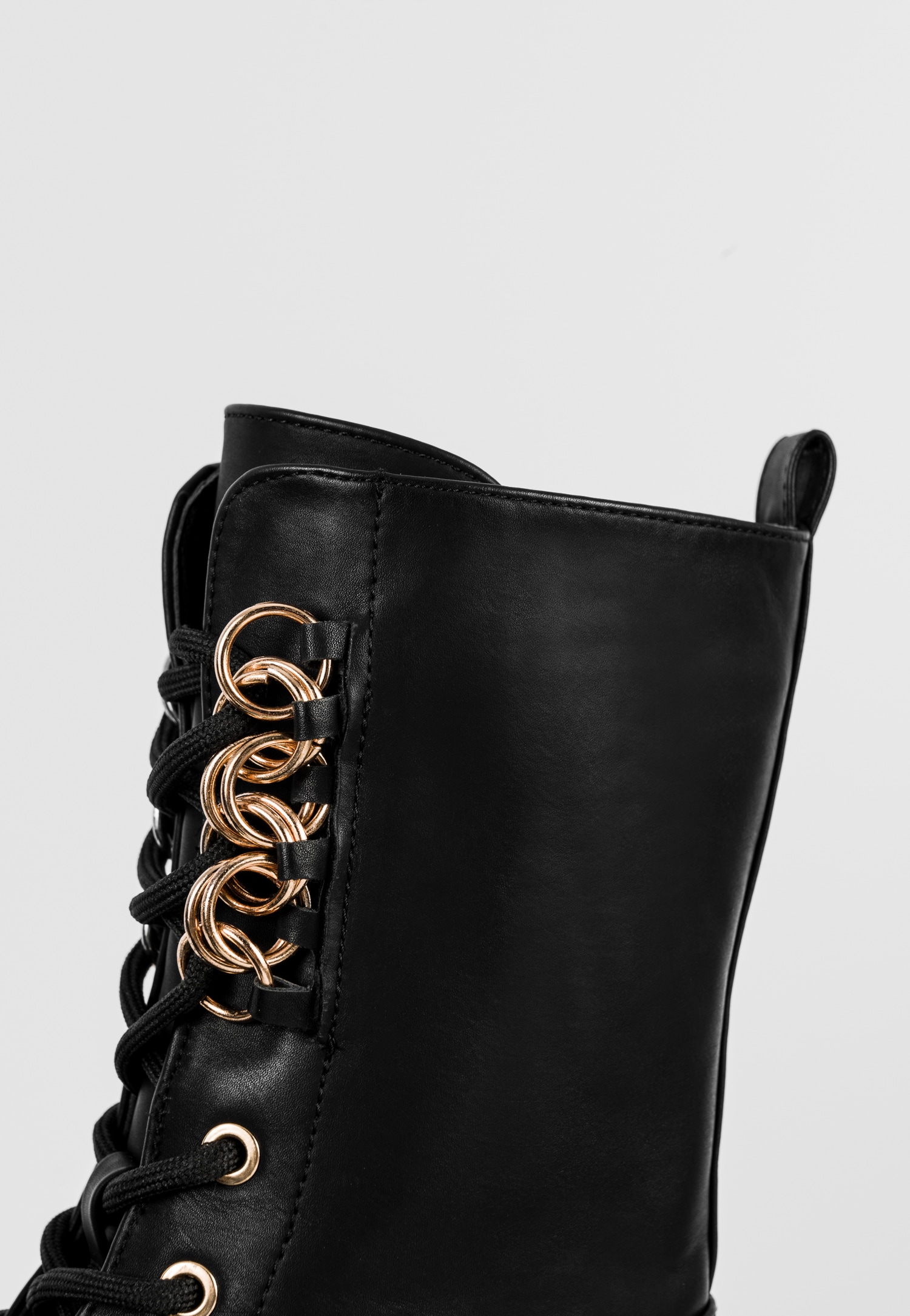 WJS czarne sznurowane trzewiki damskie ze złotymi ozdobnymi kółkami