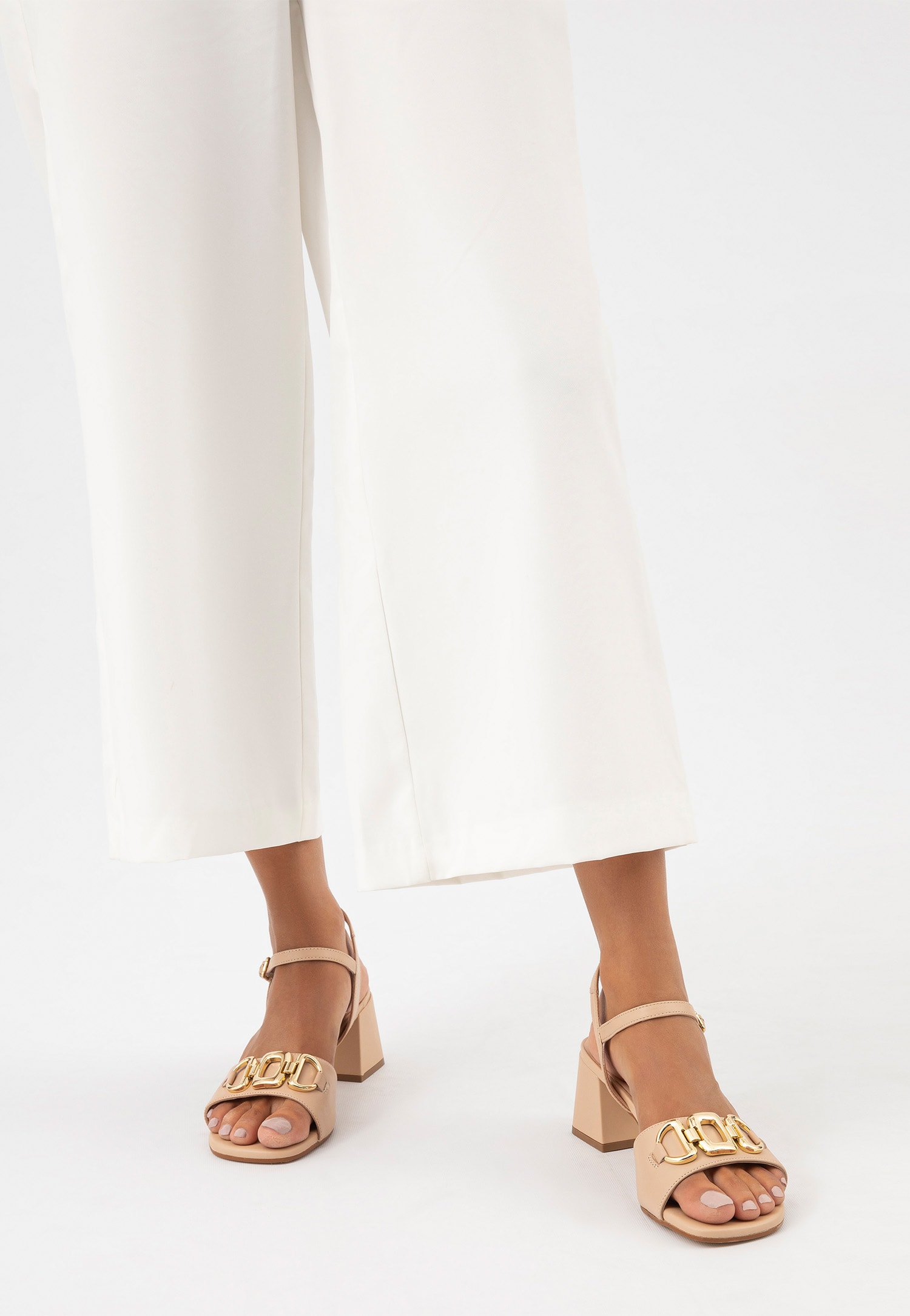 Eleganckie beżowe sandały damskie na obcasie