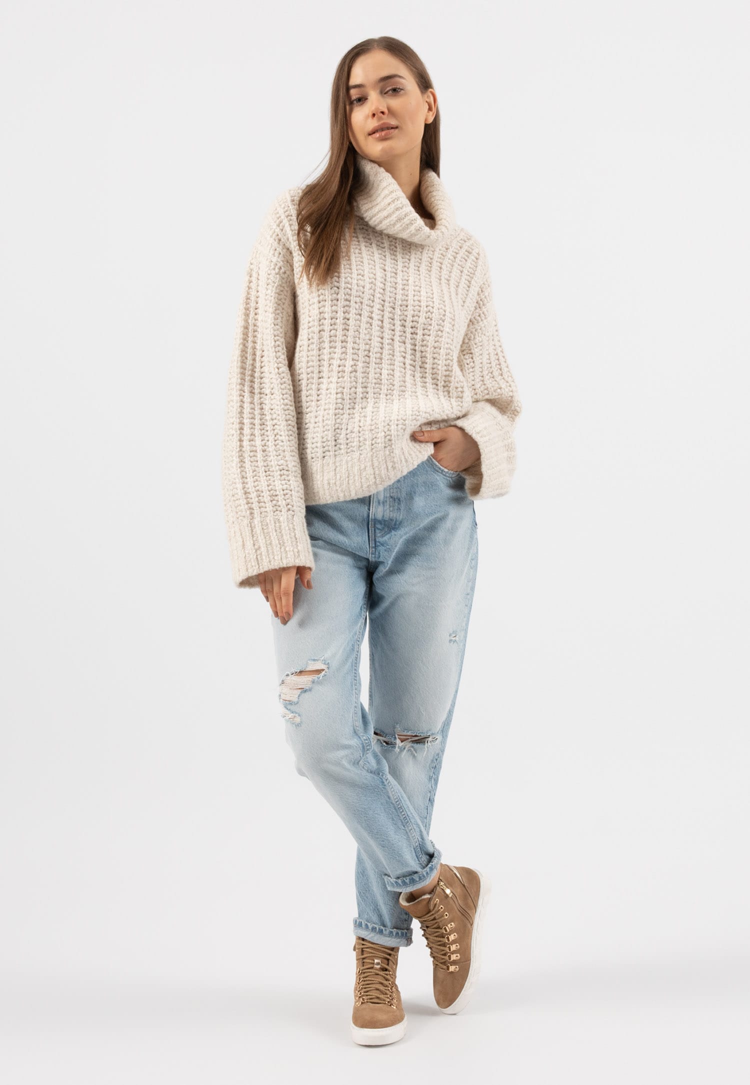 RELAKS czarne ocieplane trzewiki damskie ze złotymi elementami