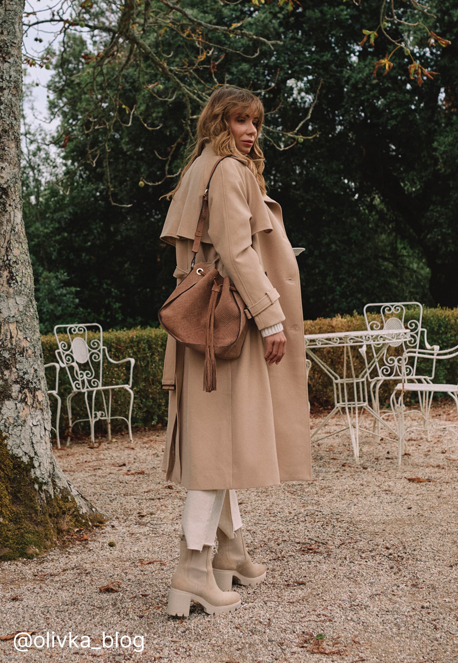 Czarna pleciona torebka damska z dwoiny welurowej w oryginalne wzory